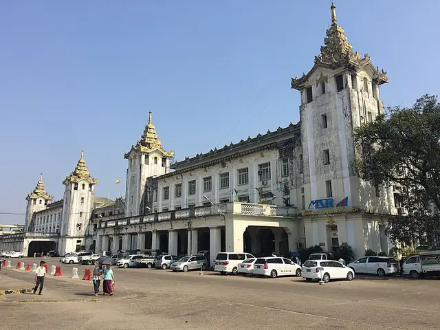 Private Yangon Day Tour with Circular Train